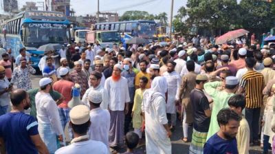 গ্যাস না পেয়ে মহাসড়ক অবরোধ করলেন আমিনবাজারের বাসিন্দারা