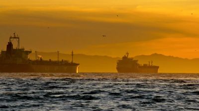 ইরান সংশ্লিষ্ট ৮ তেলবাহী জাহাজকে ফেরত পাঠিয়েছে মার্কিন নৌবাহিনী  