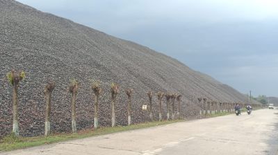 লোকসানের মুখে মধ্যপাড়া পাথরখনি