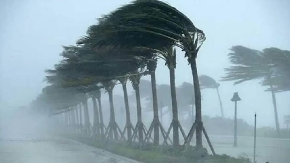 রাতেই ১১ অঞ্চলে ৮০ কিলোমিটার বেগে ঝড়ের আভাস