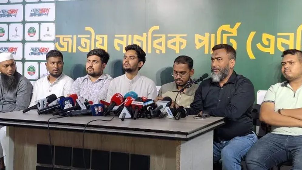 আমাদের চাঁদাবাজ এবং দুর্নীতিবিরোধী কার্ড দেন