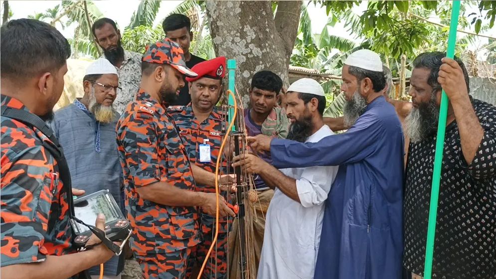 তারা মিয়ার জাদুকরী খাঁচা, ডাক পাঠালো ফায়ার সার্ভিস