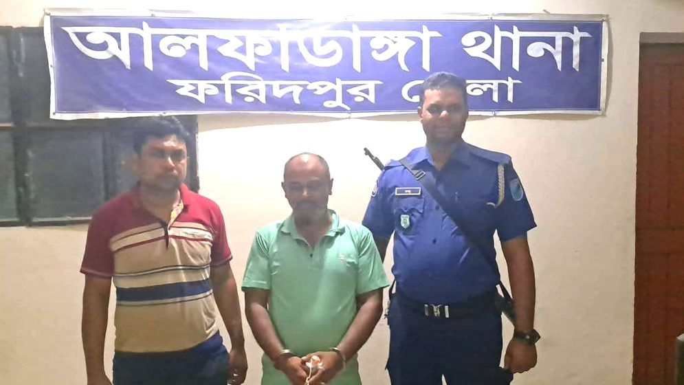 মিষ্টি বিক্রির আড়ালে ইয়াবার কারবার, ব্যবসায়ী গ্রেপ্তার