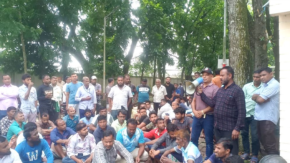 ‘বোনাস না দেওয়া হলে কোনো কর্মকর্তাকে বাড়ি যেতে দেওয়া হবে না’