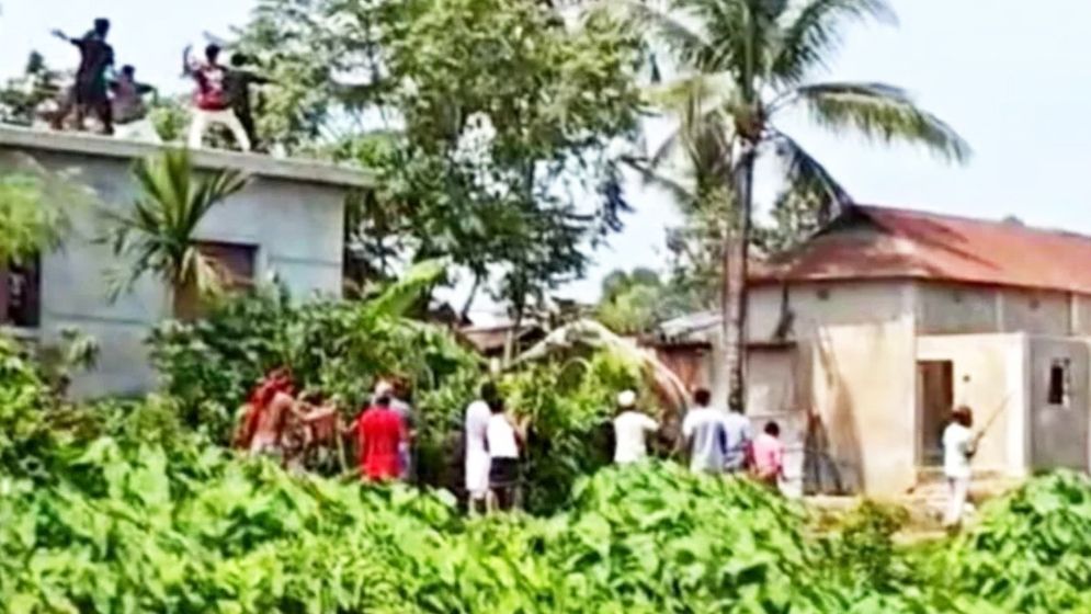 মসজিদের টাকায় ছুরি কেনা নিয়ে সংঘর্ষে আহত ৬