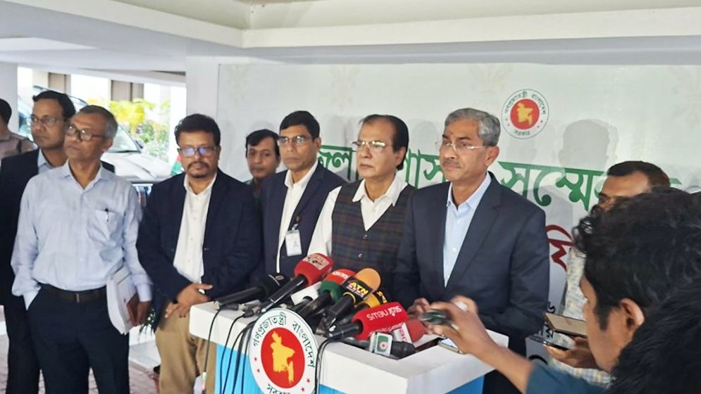 নদী ও খাল অবৈধ দখলমুক্ত করতে ডিসিদের নির্দেশ