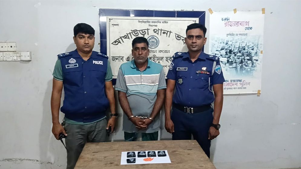 বালিশের ভেতর মিলল ৯৬০ পিস ইয়াবা