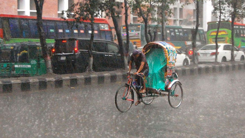 স্বস্তির বৃষ্টি রাজধানীতে 