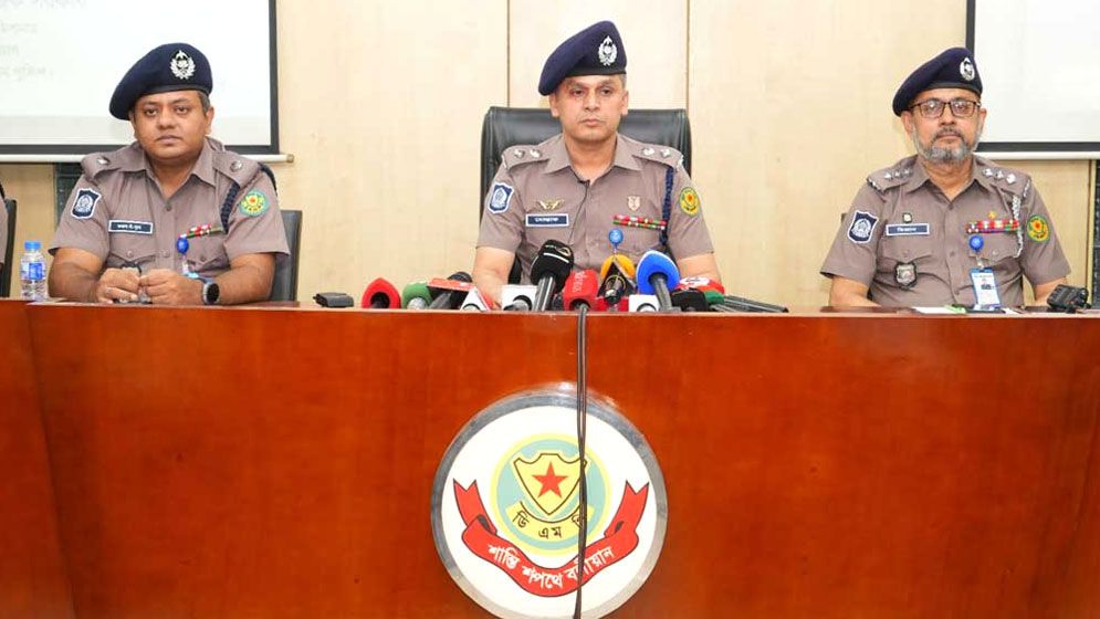 বোরকা পরে প্রাথমিক শিক্ষা অধিদপ্তরে আগুন দেয় পরিচ্ছন্নতাকর্মী: পুলিশ  