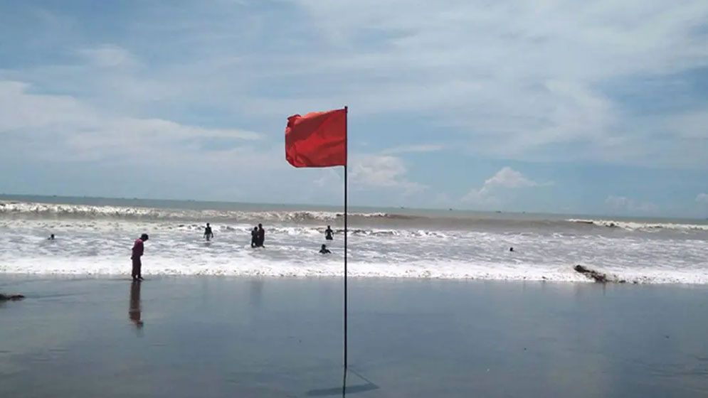 ৩ জেলার জন্য সতর্কবার্তা, নদীবন্দরে হুঁশিয়ারি সংকেত  