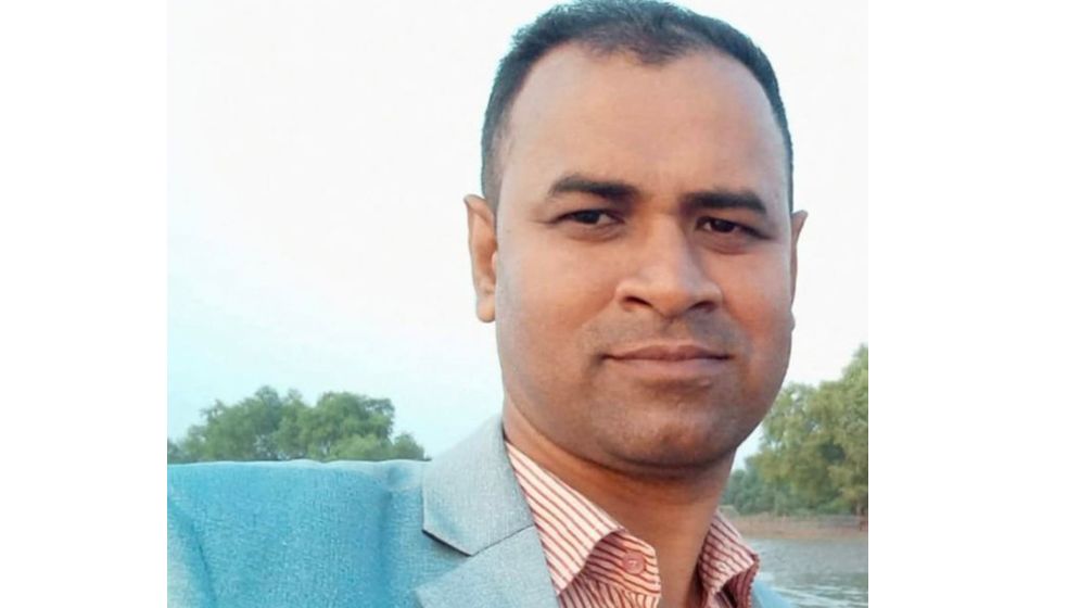 সিঁধ কেটে ঘরে ঢুকে ব্যবসায়ীকে কুপিয়ে হত্যা