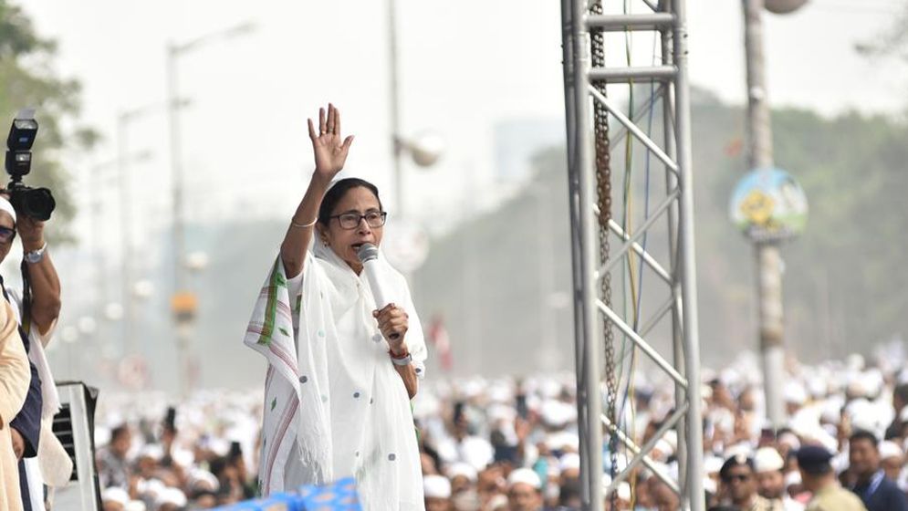 ধর্মীয় অনুভূতিতে আঘাতের অভিযোগে মমতার বিরুদ্ধে মামলা