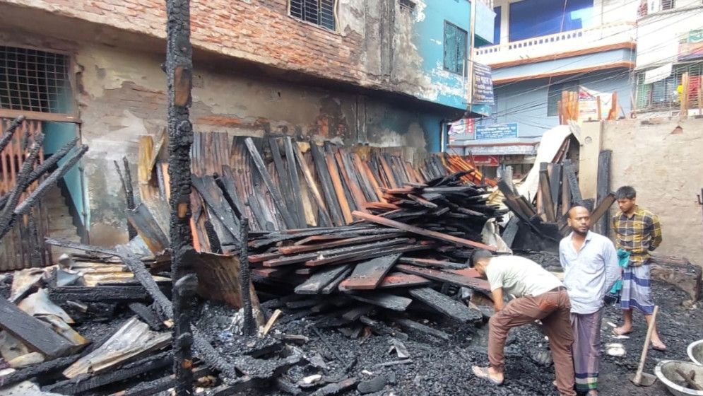 আগুনে পুড়লো স-মিল ও বরফ কল, আড়াই কোটি টাকার ক্ষতি