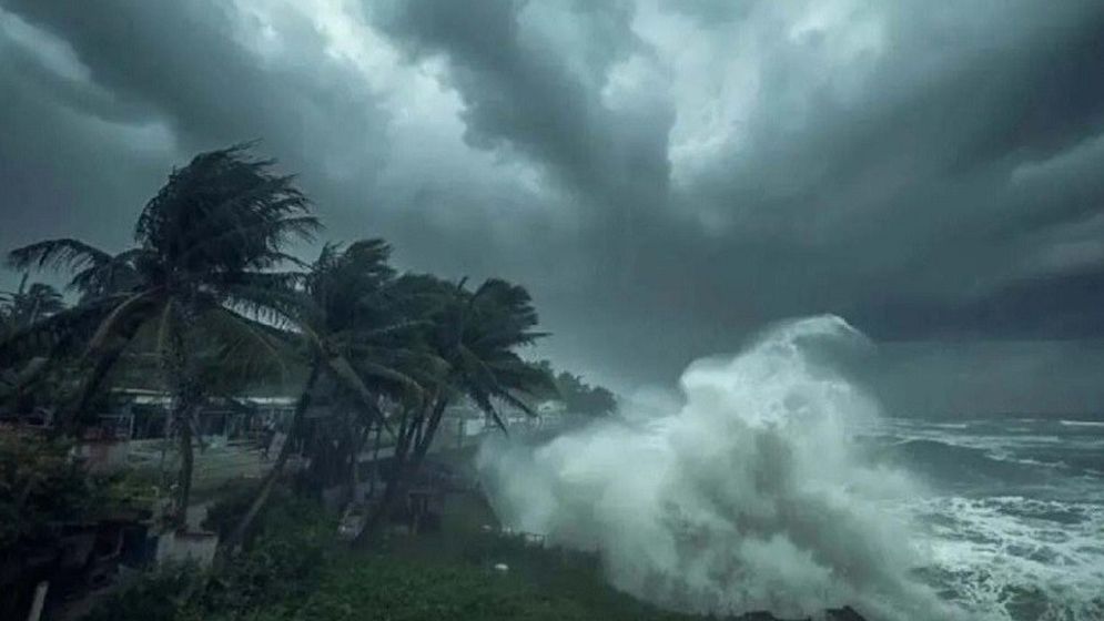 ঝড়ের আশঙ্কা, নদীবন্দরে হুঁশিয়ারি সংকেত