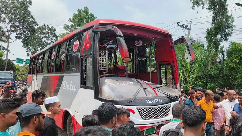 গোপালগঞ্জে বাস ও মোটরসাইকেলের সংঘর্ষে নিহত ৫