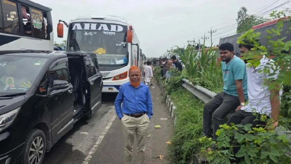 রেহাই পেলেন না ভিআইপিও, যানজটে আটকে ক্ষুব্ধ এমপি