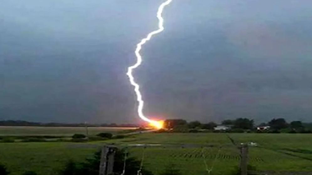 মাছ ধরে ফেরার পথে বজ্রপাতে প্রাণ গেল জেলের