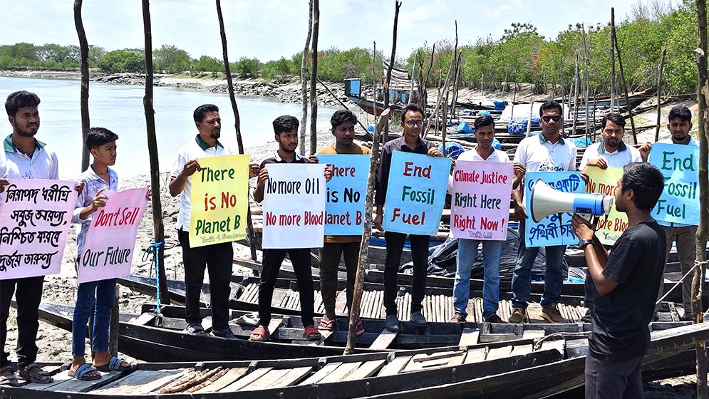 নবায়নযোগ্য জ্বালানি ও পরিবেশ রক্ষার দাবি তরুণদের