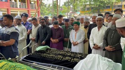 চার ভাইয়ের জানাজায় মানুষের ঢল, ইমামতি করলেন আরেক ভাই  
