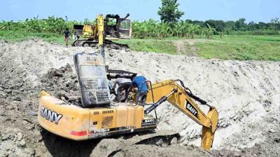 মাটি খেকোদের দাপটে ক্ষতিগ্রস্ত কৃষি ও সড়ক