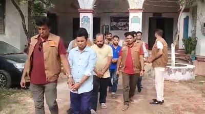 আদালতের নথি চুরি, ডিবির অভিযানে কর্মচারীসহ গ্রেপ্তার ৪