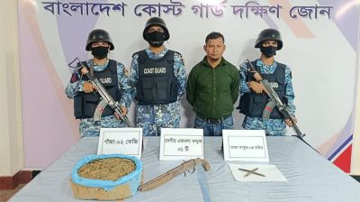 লঞ্চে অস্ত্র ও গাঁজাসহ যুবক আটক