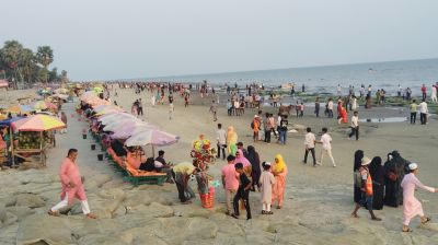 কুয়াকাটায় পর্যটক সংকটে হতাশা ব্যবসায়ীরা