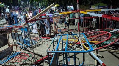 চলন্ত নাগরদোলা ভেঙে আহত ৫ আরোহী