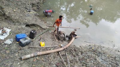 অবৈধভাবে বালু তোলার দায়ে ব্যবসায়ীকে কারাদণ্ড