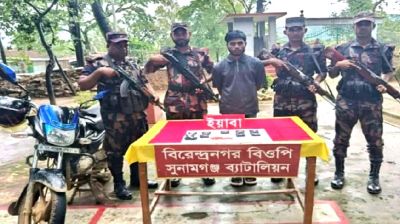 সীমান্তে বিপুল পরিমাণ ইয়াবাসহ আটক কারবারি 