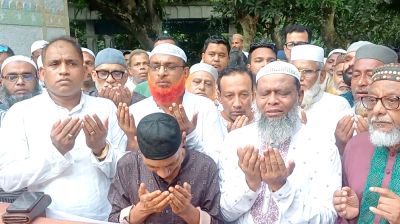 রামিসার কবর জিয়ারতে গিয়ে কাঁদলেন এমপি আব্দুল্লাহ