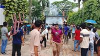 ৫ দিনেও ক্যাম্পাসে ঢুকতে পারেননি ভিসি