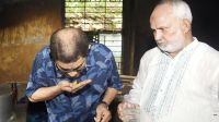 হাসপাতালের খাবার মুখে নিয়ে ফেলে দিলেন স্বাস্থ্যমন্ত্রী