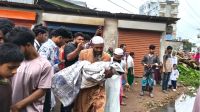 বাবার বাইক থেকে ছিটকে পড়ে কভার্ডভ্যানের চাকায় পিষ্ট শিশু
