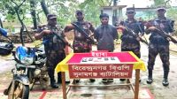 সীমান্তে বিপুল পরিমাণ ইয়াবাসহ আটক কারবারি 