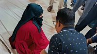 বিচারকের সামনে বিচারপ্রার্থীর বিষপান
