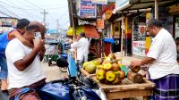 তপ্ত দুপুরে তালশাঁসে প্রশান্তি