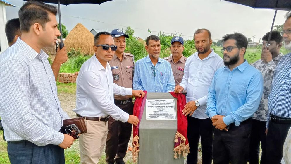 নারিকেলবাড়িয়া ইউপি ভবনের ভিত্তিপ্রস্তর স্থাপন করলেন জেলা প্রশাসক