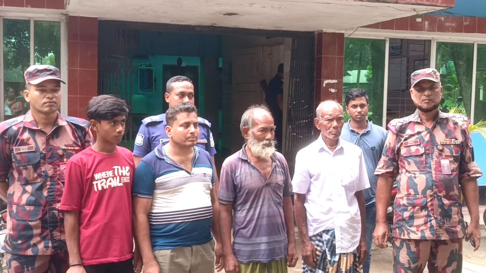বিএসএফের পুশইন চেষ্টার পর স্বজনদের কাছে ষষ্ঠী চন্দ্র বর্মন