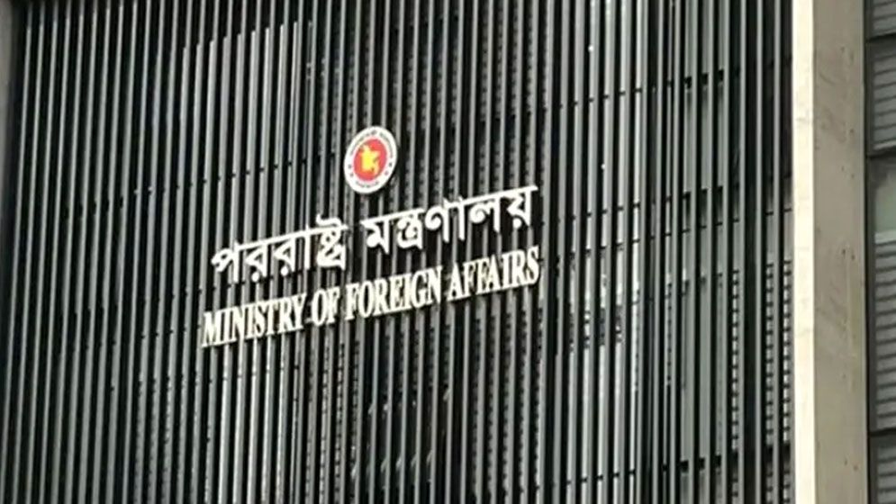 প্রধানমন্ত্রীর উপদেষ্টার দিল্লিতে প্রবেশে বাধা, ভারতের ভারপ্রাপ্ত হাইকমিশনারকে তলব