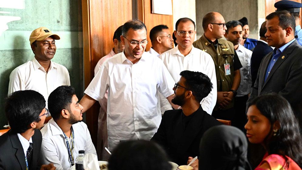 সংসদ দর্শনে আসা শিক্ষার্থীদের জন্য প্রধানমন্ত্রীর আয়োজনে মধ্যাহ্নভোজ  