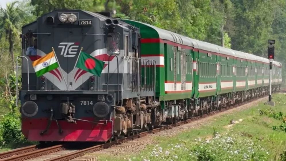 হাসিনার পতনের পর প্রথমবার ভারত থেকে আসছে ট্রেনের কোচ
