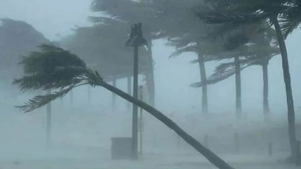 ১০ জেলায় ঝড়ের আভাস, নদীবন্দরেও সতর্কবার্তা