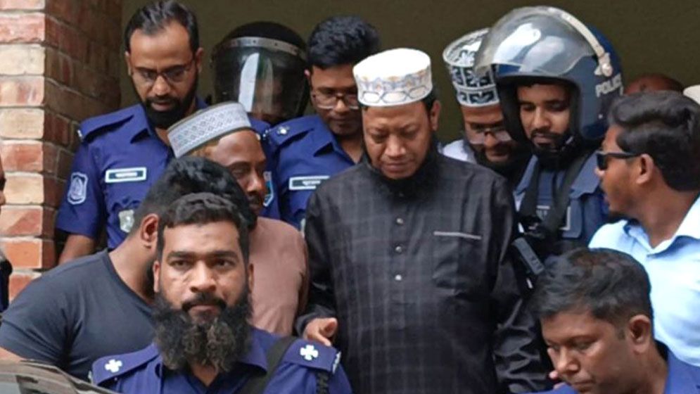‘সিরাজগঞ্জ আদালতে আত্মসমর্পণ করে জামিন পেলেন আমির হামজা’