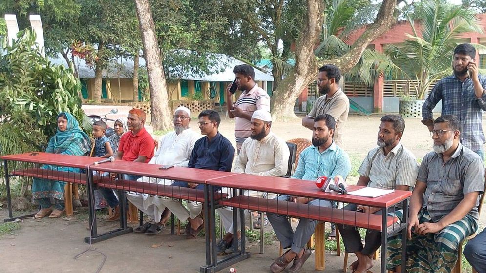 কাউনিয়ায় আলোর বাহ‌নের বৃক্ষ‌রোপণ কর্মসূ‌চি