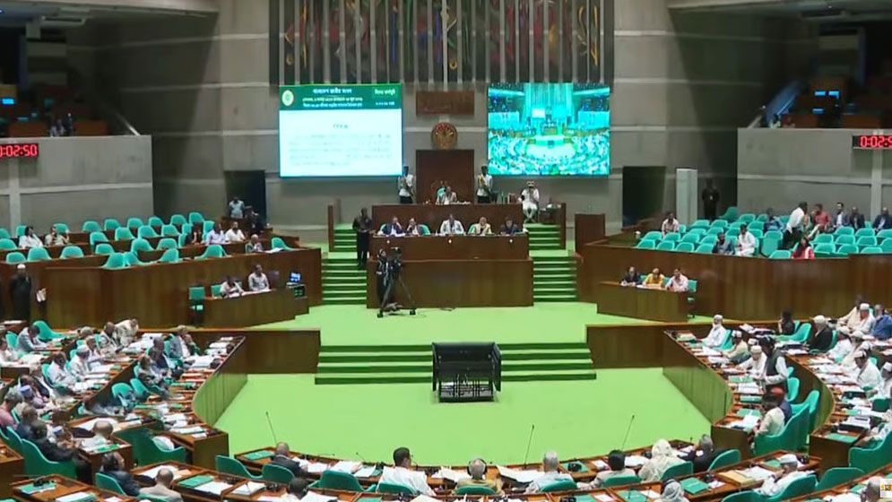 প্রধানমন্ত্রীর তথ্য উপদেষ্টাকে দিল্লিতে প্রবেশে বাধার ঘটনায় সংসদে বিবৃতি দাবি  