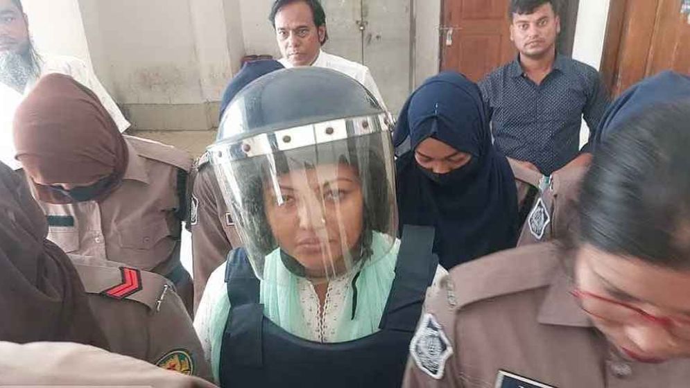 নতুন মামলায় গ্রেপ্তার মমতাজ, আদালতে গাইলেন ‘বুকটা ফাইট্যা যায়’