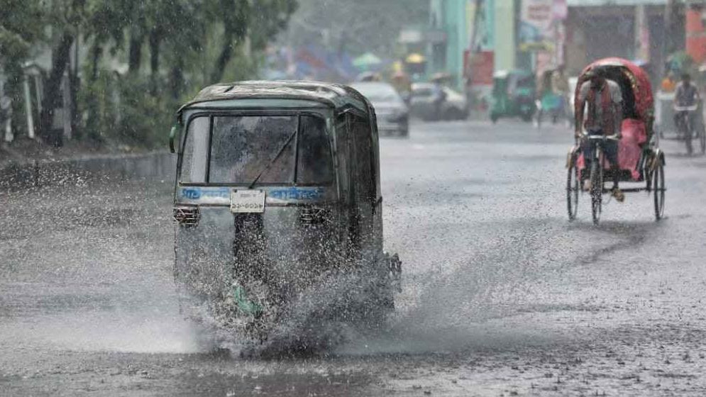 পাঁচ বিভাগে মৌসুমি বায়ুর বিস্তার, সারাদেশে ভারী বৃষ্টির আভাস