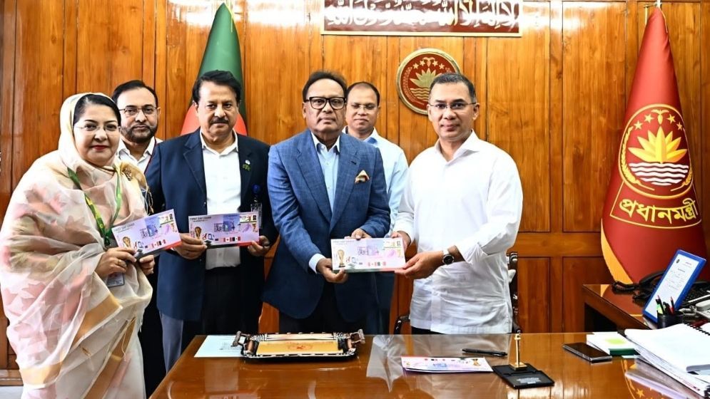 স্মারক ডাকটিকিট উন্মোচন প্রধানমন্ত্রীর