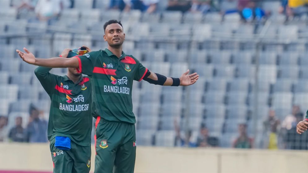 শরিফুলের ৬ উইকেটের পরও হোয়াইটওয়াশ থেকে বাঁচল অজিরা